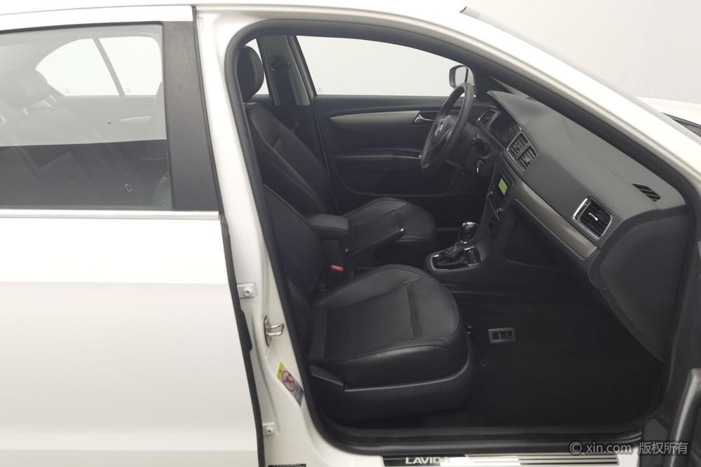 Volkswagen Lavida 2013 Classic Facelift 1.6L Automatic Comfort – фото 24
