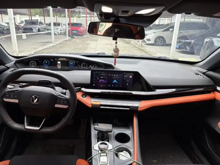 Changan UNI-V 2023 Model 2.0T Leading speed Edition – фото 7
