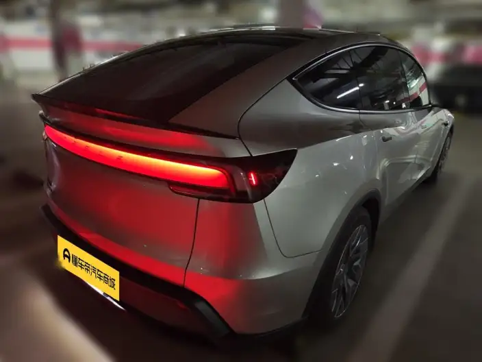 Model Y L 2026 Model Standard Edition – фото 2