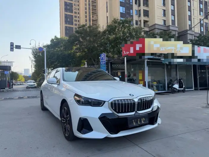 BMW 5 Series 2025 Model Facelift 525Li Luxury Set