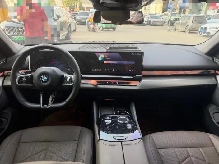 BMW 5 Series 2024 Model 530Li Exclusive Model M Sports Set – фото 8