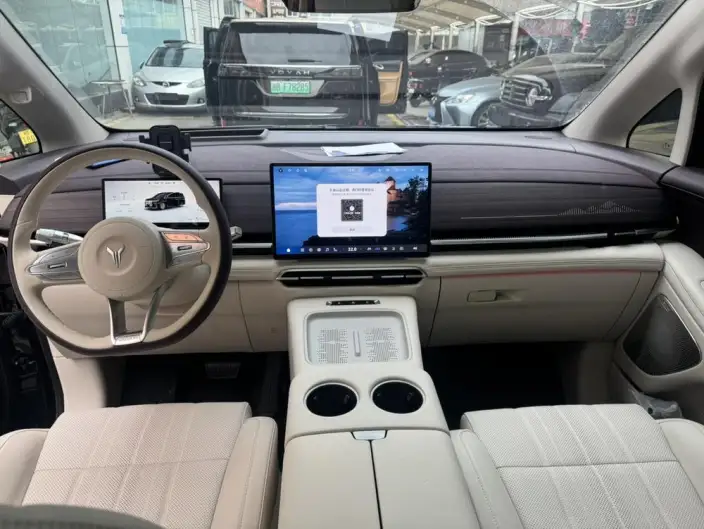 VOYAH Dreamer PHEV 2026 Model Champion Edition – фото 9