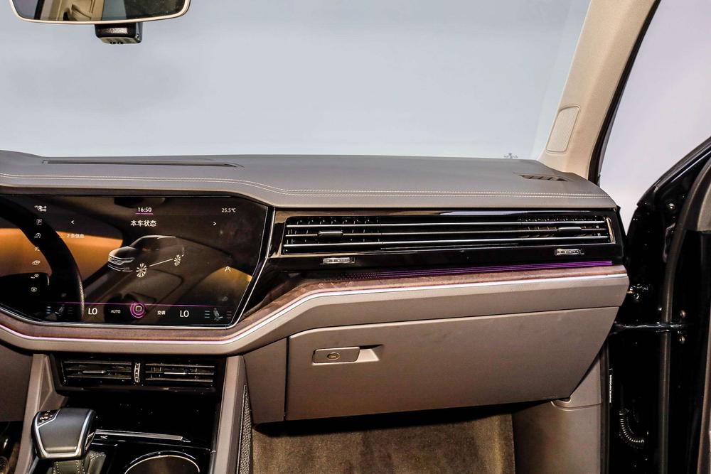 Volkswagen Touareg 2023 2.0TSI Ridgeline Edition – фото 16
