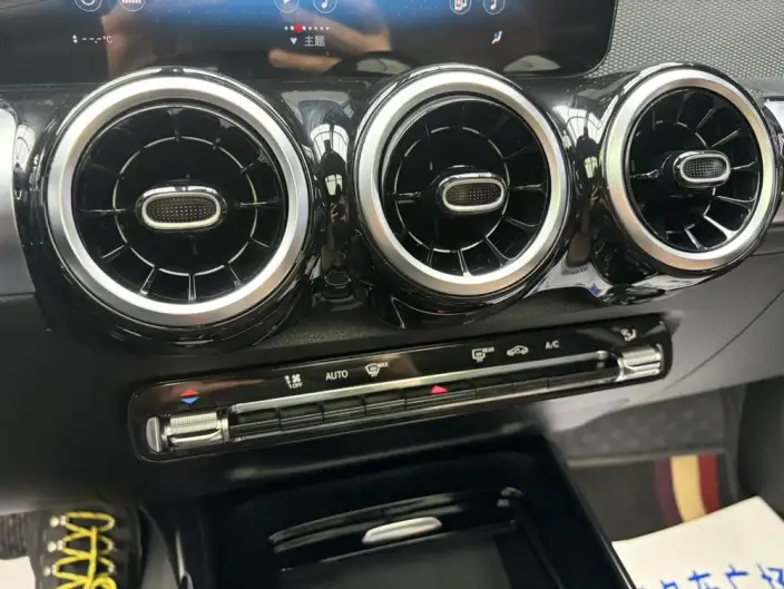 Mercedes-Benz GLB 2023 Model GLB 200 Fashion Model – фото 7