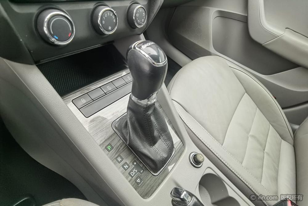 Skoda Octavia 2015 модификация 1.6L автоматическое Yi элегантный Edition – фото 14