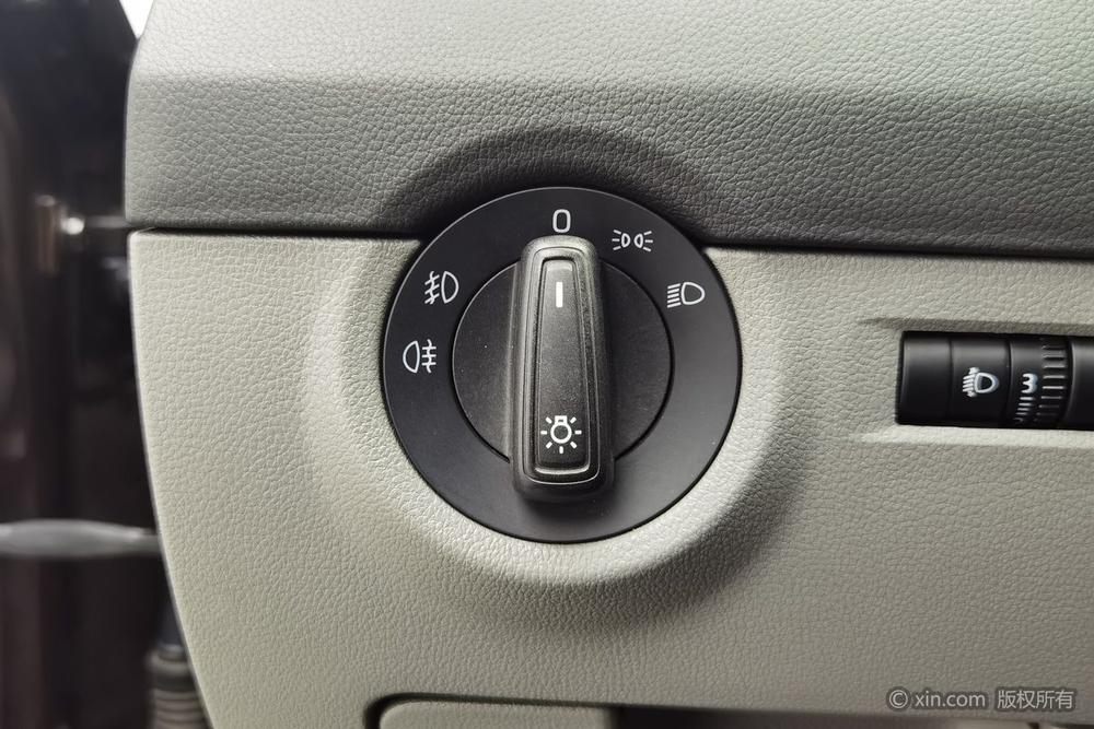 Skoda Octavia 2015 модификация 1.6L автоматическое Yi элегантный Edition – фото 15