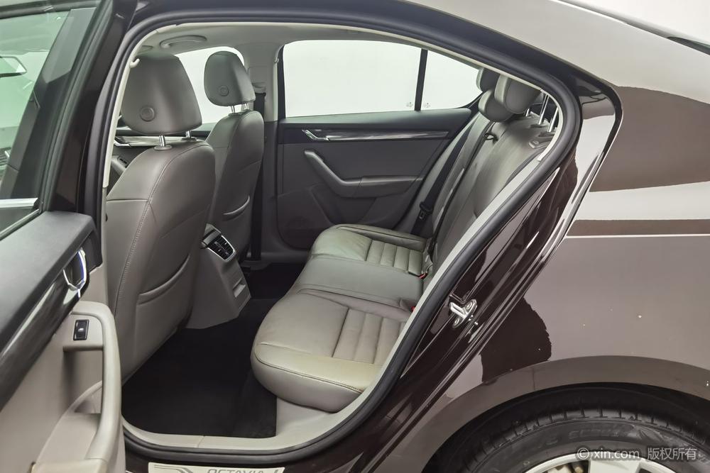 Skoda Octavia 2015 модификация 1.6L автоматическое Yi элегантный Edition – фото 19