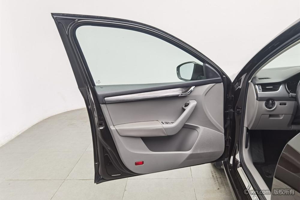 Skoda Octavia 2015 модификация 1.6L автоматическое Yi элегантный Edition – фото 21
