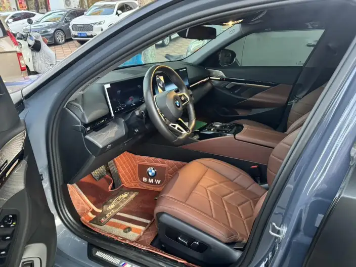 BMW 5 Series 2024 Model 525Li M Sports Set – фото 6