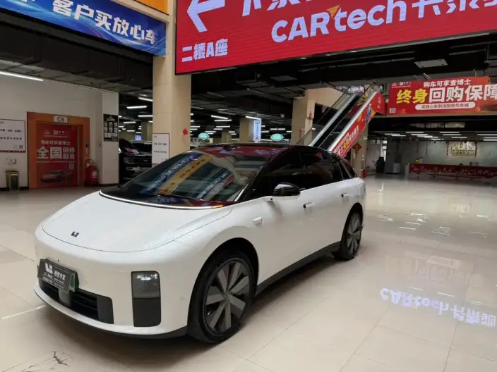 Li Auto i6 2025 Model 4WD Standard Edition – фото 1