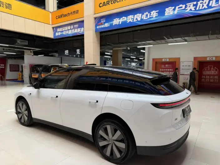 Li Auto i6 2025 Model 4WD Standard Edition – фото 4