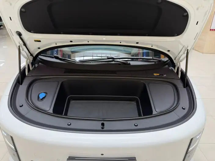 Li Auto i6 2025 Model 4WD Standard Edition – фото 7