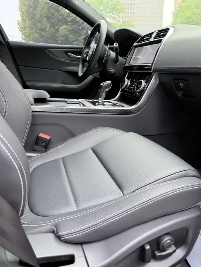 Jaguar XE L 2022 Model 2.0T 250PS R-DYNAMIC S Enterprising Sports Edition – фото 10