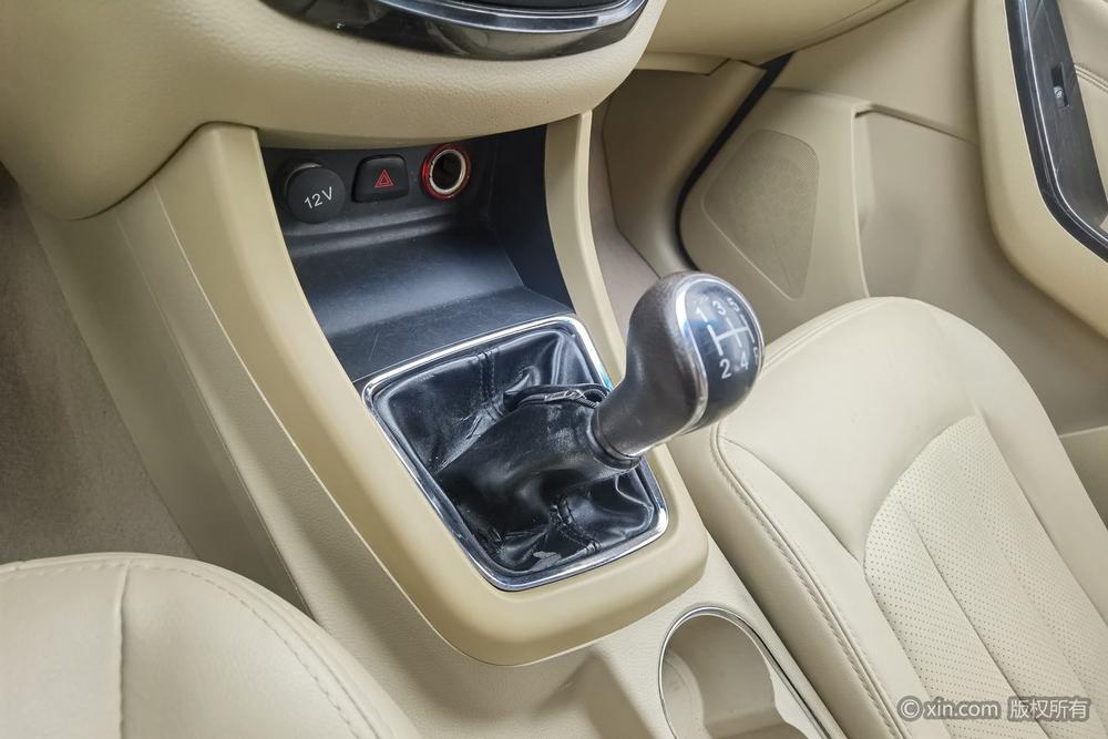 Baojun 730 2014 модификация 1.5L Manual Comfort ESP Edition 7 seat – фото 14