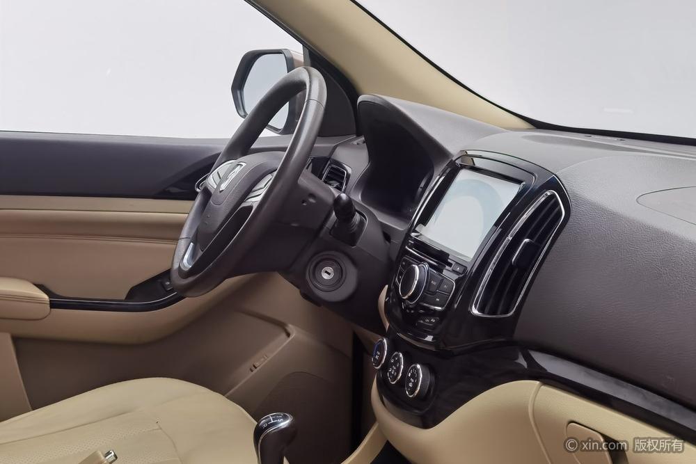 Baojun 730 2014 модификация 1.5L Manual Comfort ESP Edition 7 seat – фото 16