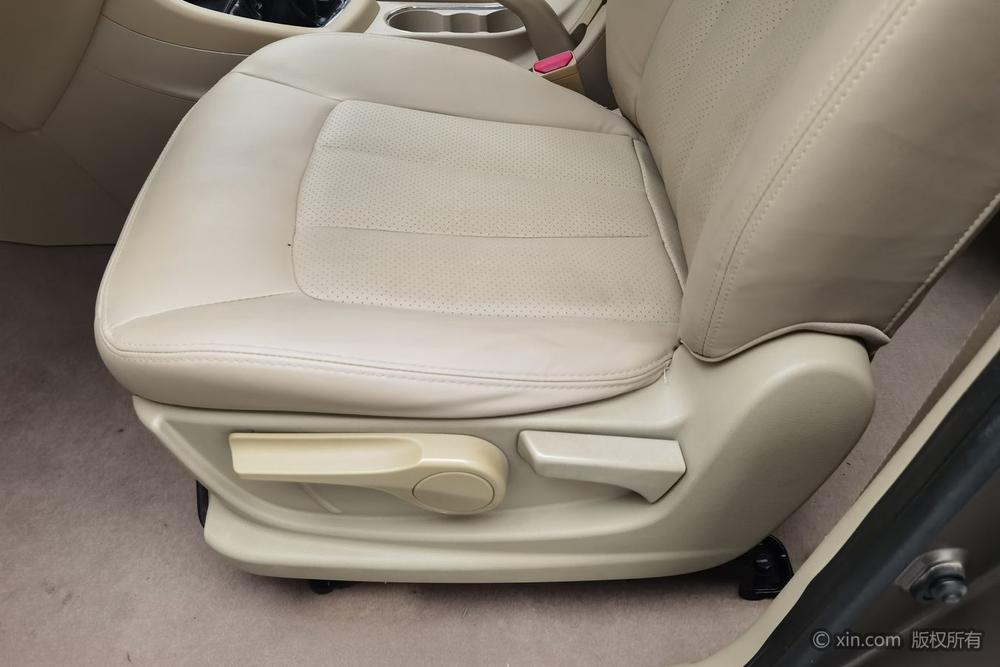 Baojun 730 2014 модификация 1.5L Manual Comfort ESP Edition 7 seat – фото 18