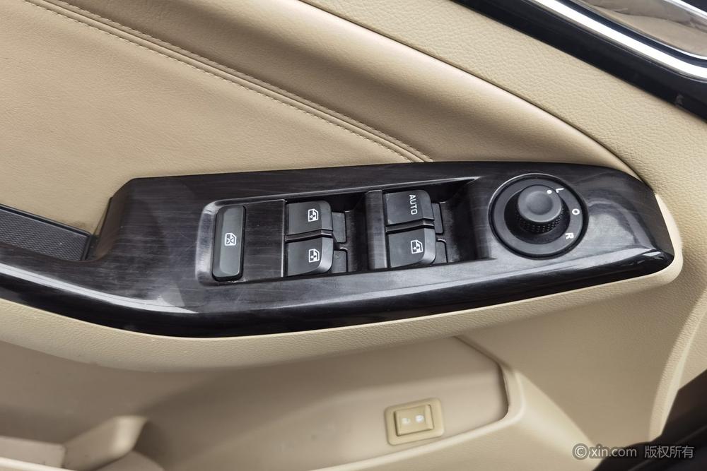 Baojun 730 2014 модификация 1.5L Manual Comfort ESP Edition 7 seat – фото 22