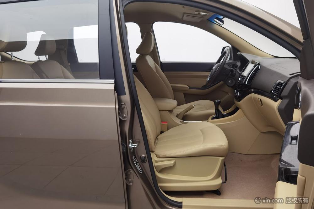 Baojun 730 2014 модификация 1.5L Manual Comfort ESP Edition 7 seat – фото 24