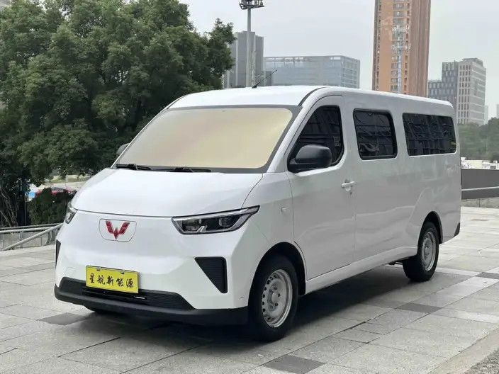 Wuling Yangguang 2024 Model 300km Comfort Model Passenger car Edition 75kW