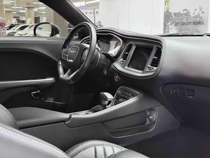 Challenger 2022 Model 6.2T Automatic Rear Drive 5 seat Parallel Imported – фото 9