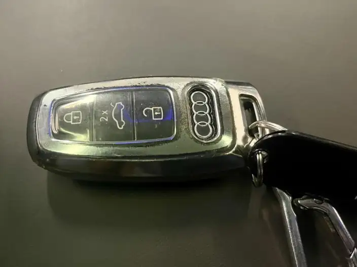 Audi A8 2022 Model A8L 50 TFSI quattro Comfort Model Collector Edition Edition – фото 9