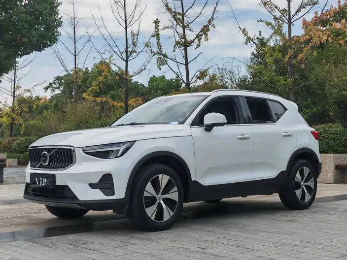 Volvo XC40 2023 Model B3 Smart Range Deluxe Edition – фото 1