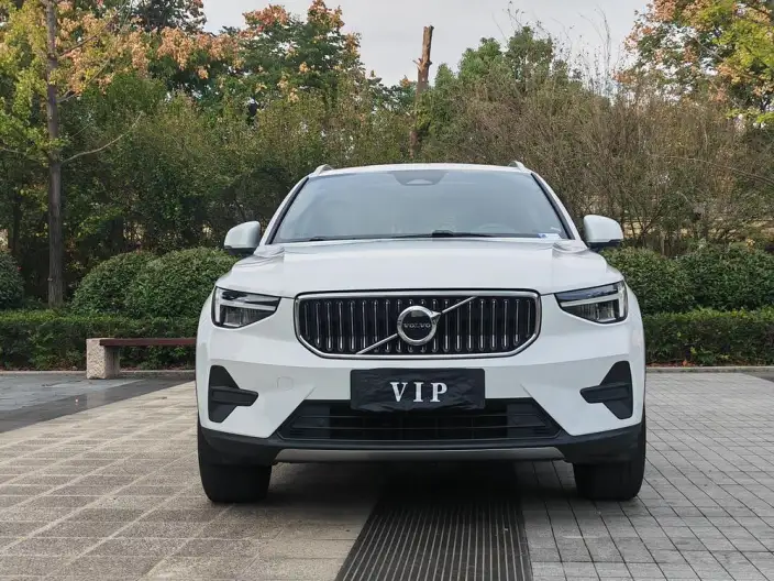 Volvo XC40 2023 Model B3 Smart Range Deluxe Edition – фото 2