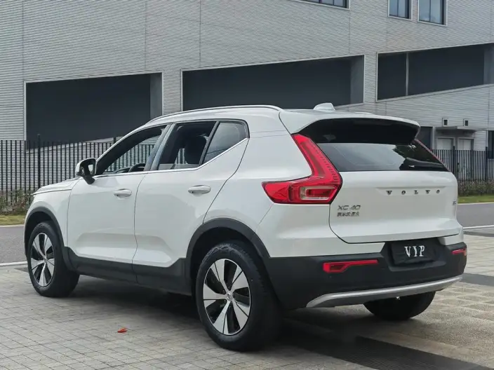 Volvo XC40 2023 Model B3 Smart Range Deluxe Edition – фото 3