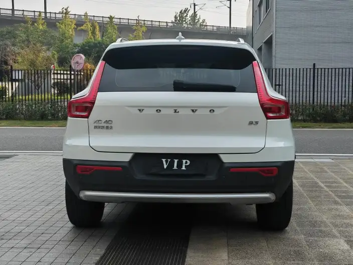 Volvo XC40 2023 Model B3 Smart Range Deluxe Edition – фото 4