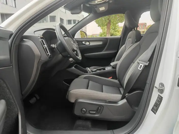Volvo XC40 2023 Model B3 Smart Range Deluxe Edition – фото 9