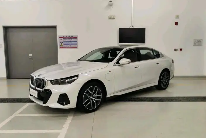 BMW i5 2025 Model Facelift eDrive35L M Sports Set – фото 1
