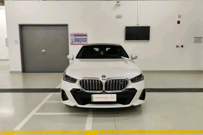 BMW i5 2025 Model Facelift eDrive35L M Sports Set – фото 2