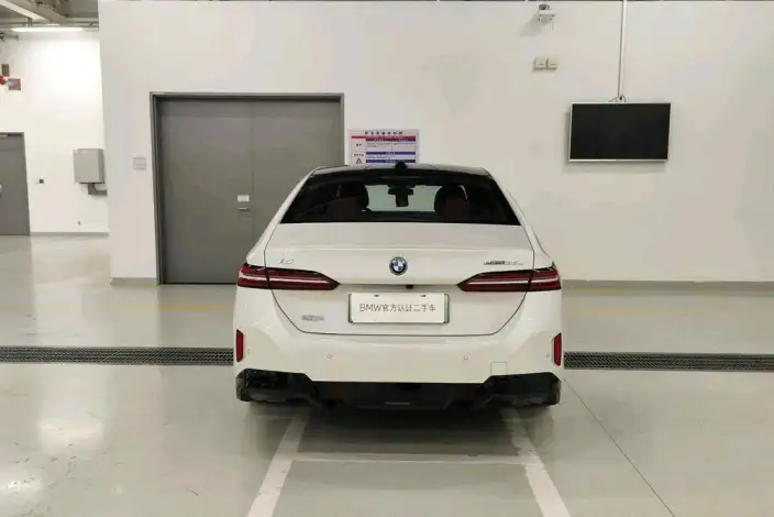 BMW i5 2025 Model Facelift eDrive35L M Sports Set – фото 4
