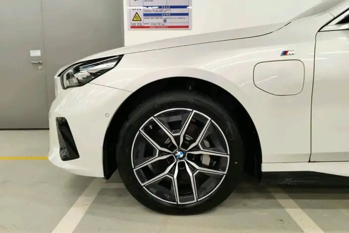 BMW i5 2025 Model Facelift eDrive35L M Sports Set – фото 6