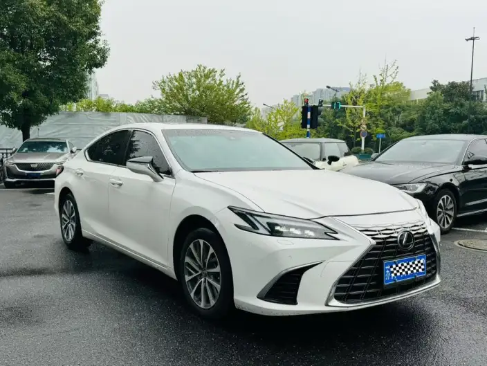Lexus ES 2025 Model 200 Premium – фото 3