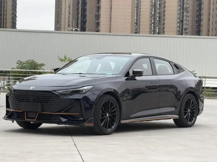 Changan UNI-V 2023 Model 1.5T Sports Edition – фото 1