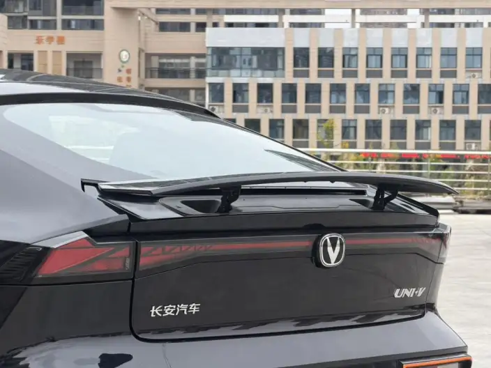 Changan UNI-V 2023 Model 1.5T Sports Edition – фото 7