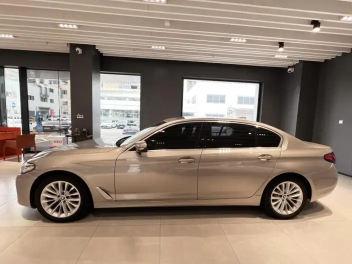 BMW 5 Series 2022 Model 525Li Luxury Set – фото 3