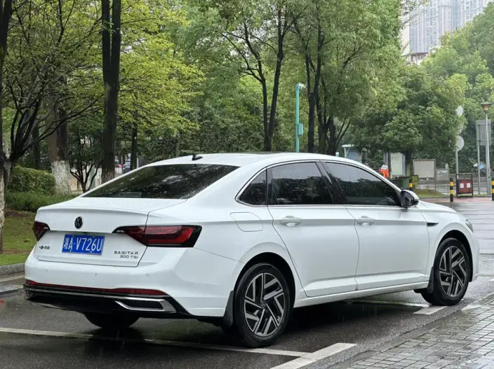 Volkswagen Sagitar 2023 Model 300TSI DSG Beyond Edition – фото 7
