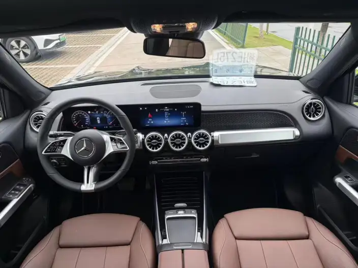 Mercedes-Benz GLB 2025 Model GLB 220 Fashion Model – фото 5