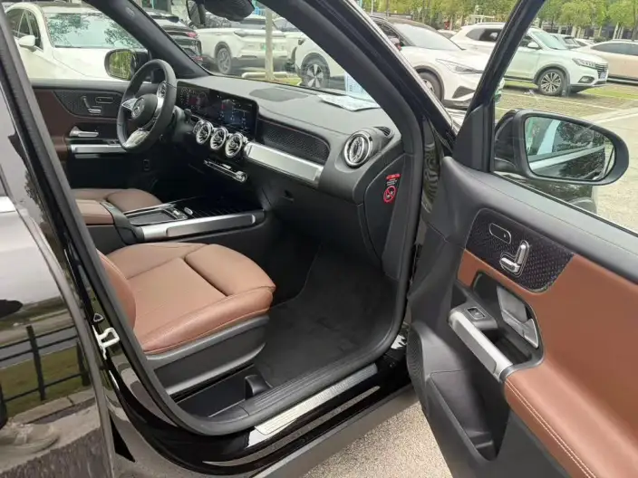Mercedes-Benz GLB 2025 Model GLB 220 Fashion Model – фото 9