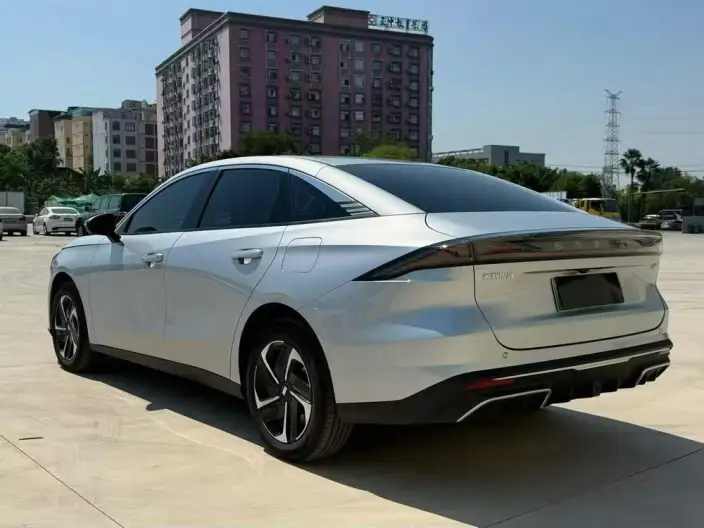 Geely Galaxy L6 2025 Model 1.5 EM-i DHT 140KM Galaxy Edition