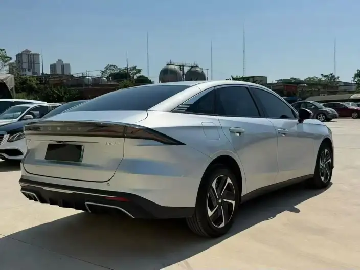 Geely Galaxy L6 2025 Model 1.5 EM-i DHT 140KM Galaxy Edition – фото 6
