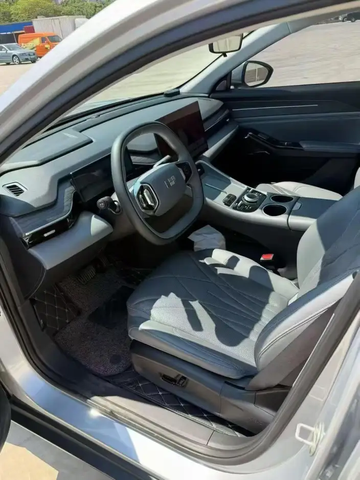 Geely Galaxy L6 2025 Model 1.5 EM-i DHT 140KM Galaxy Edition – фото 9