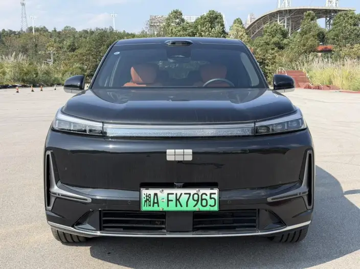 Geely M9 2025 Model 210km 4WD Pilot Edition