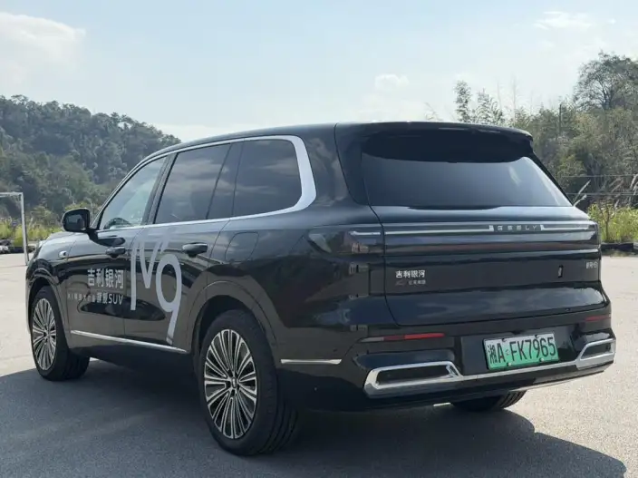 Geely M9 2025 Model 210km 4WD Pilot Edition