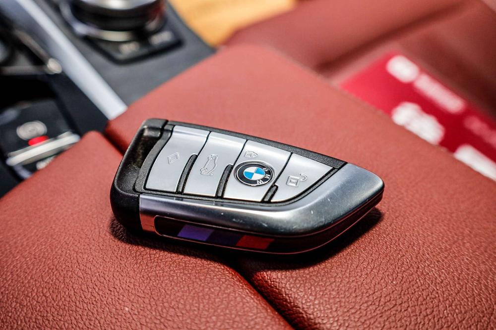 BMW 5 Series PHEV Модель 2022 года 二 раз комплектация 535Le M Sports Set – фото 7