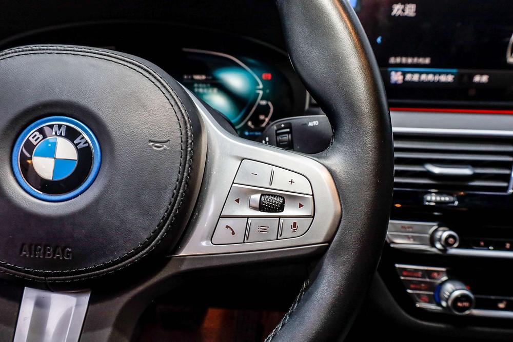 BMW 5 Series PHEV Модель 2022 года 二 раз комплектация 535Le M Sports Set – фото 17