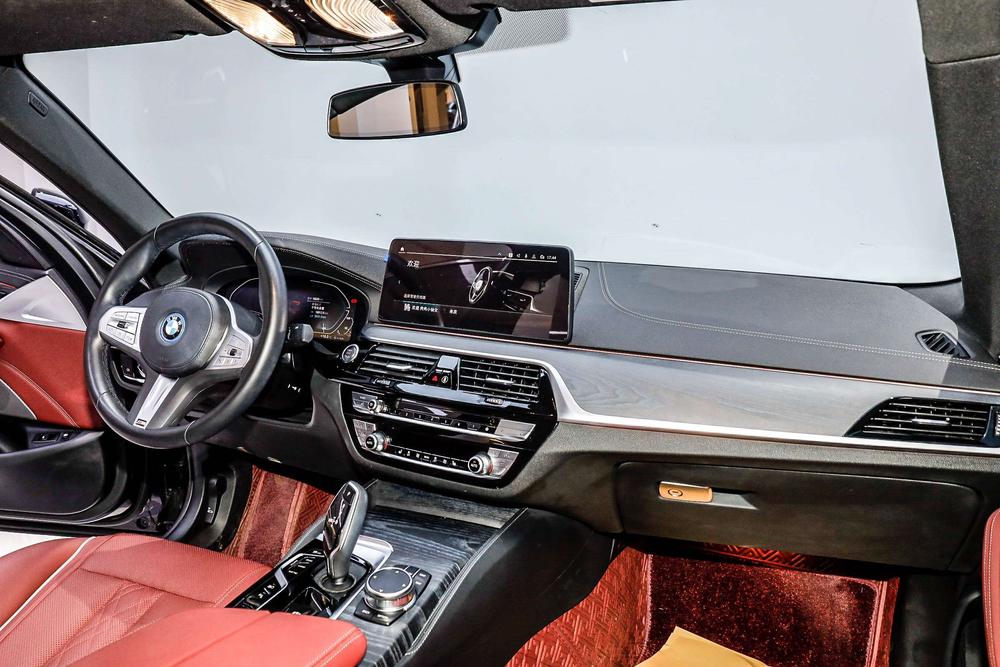 BMW 5 Series PHEV Модель 2022 года 二 раз комплектация 535Le M Sports Set – фото 18