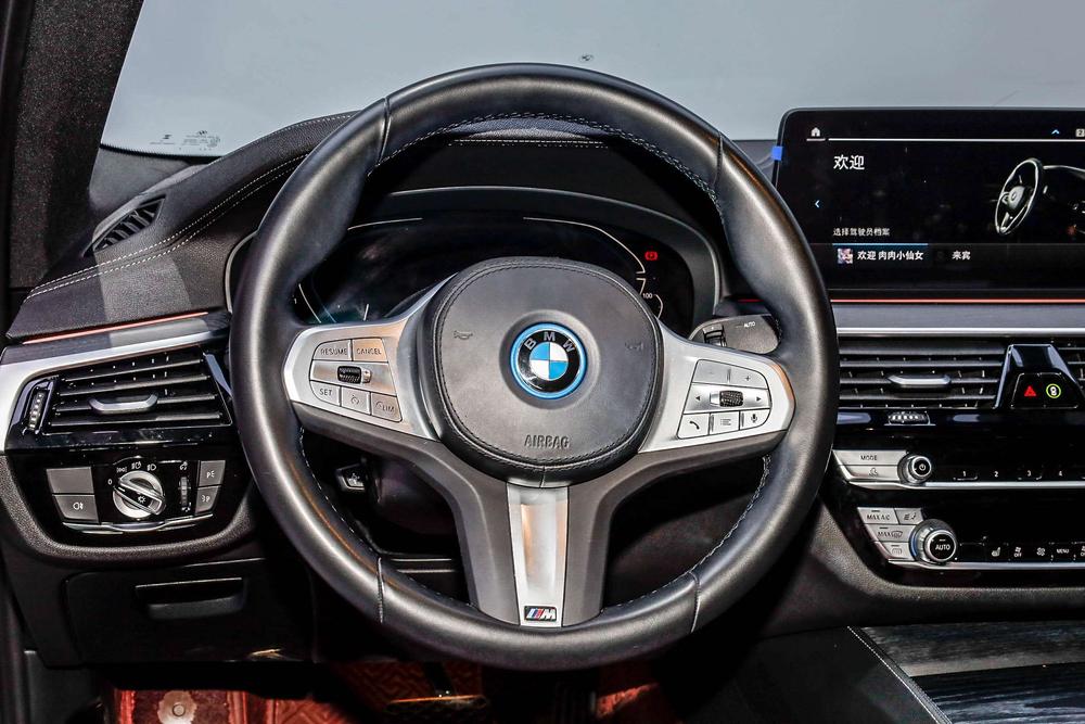 BMW 5 Series PHEV Модель 2022 года 二 раз комплектация 535Le M Sports Set – фото 20
